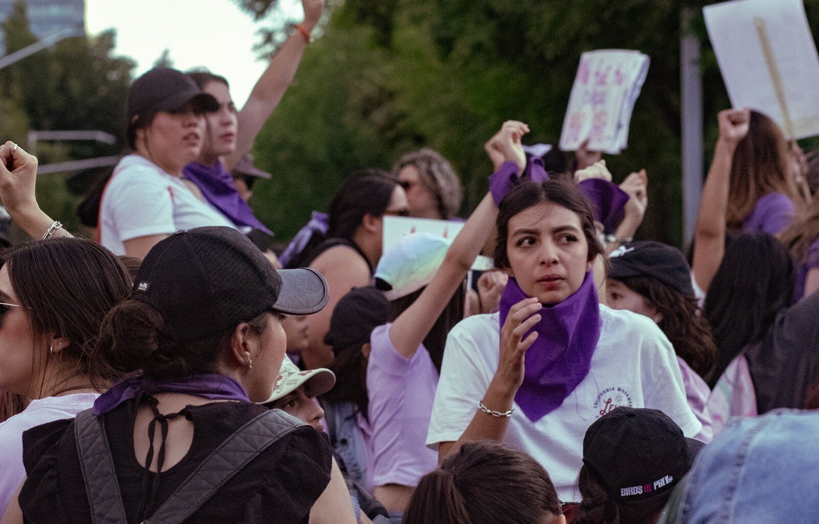 Women gathered on Chapultepec avenue to march against gender violence and for women's rights