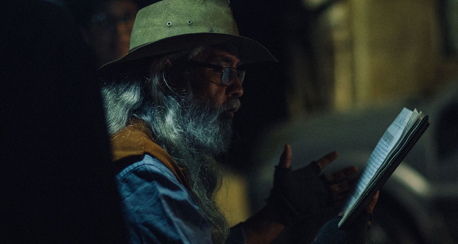 Juan Ramón Acuña reads spooky urban legends
